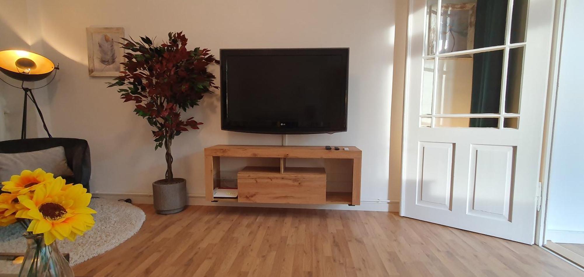 Janpartment - Geraeumig - W-lan - - Garten - Entspannung - Zentral - 10 Min Wv-werk - Carport - 24h Checkin Apartment *